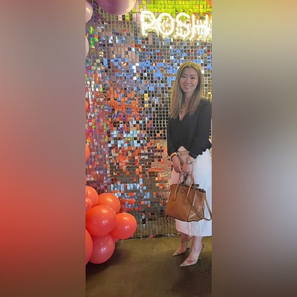 Meet your Posher, Jenn - Picture 9 of 10